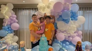 com a aniversariante da festa